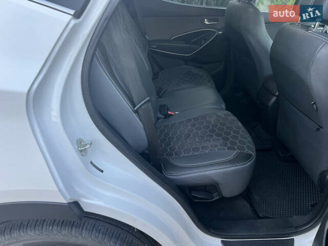 Белый Хендай Санта Фе, объемом двигателя 2.36 л и пробегом 260 тыс. км за 20500 $, фото 8 на Automoto.ua