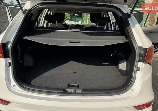 Білий Хендай Санта Фе, об'ємом двигуна 2.2 л та пробігом 141 тис. км за 22500 $, фото 149 на Automoto.ua