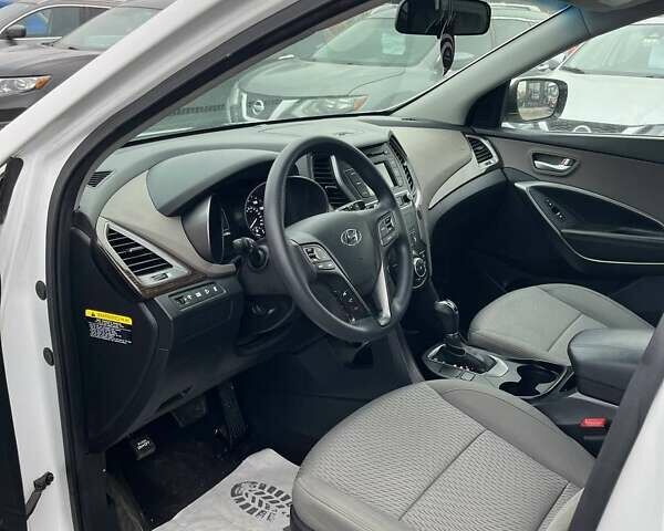 Белый Хендай Санта Фе, объемом двигателя 2.4 л и пробегом 236 тыс. км за 12999 $, фото 12 на Automoto.ua