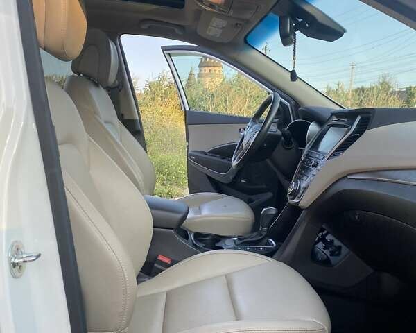 Белый Хендай Санта Фе, объемом двигателя 3.34 л и пробегом 92 тыс. км за 22500 $, фото 11 на Automoto.ua