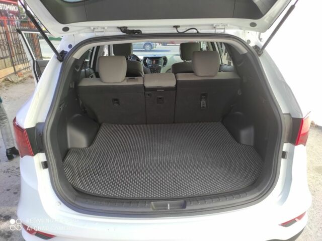 Белый Хендай Санта Фе, объемом двигателя 2.4 л и пробегом 145 тыс. км за 13100 $, фото 8 на Automoto.ua