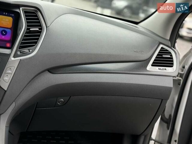 Белый Хендай Санта Фе, объемом двигателя 2.2 л и пробегом 141 тыс. км за 22900 $, фото 47 на Automoto.ua