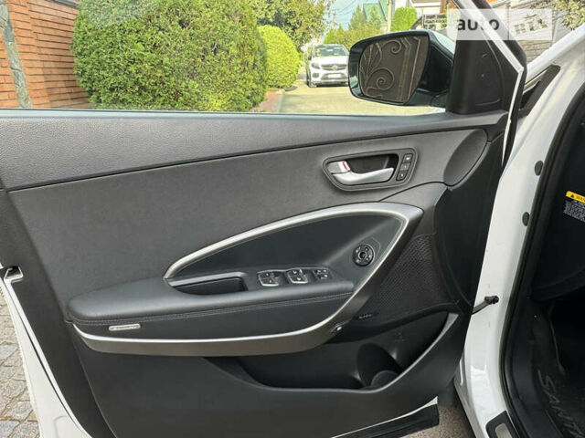 Белый Хендай Санта Фе, объемом двигателя 2 л и пробегом 90 тыс. км за 17000 $, фото 12 на Automoto.ua