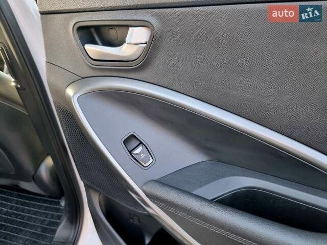 Белый Хендай Санта Фе, объемом двигателя 2.2 л и пробегом 146 тыс. км за 21200 $, фото 46 на Automoto.ua