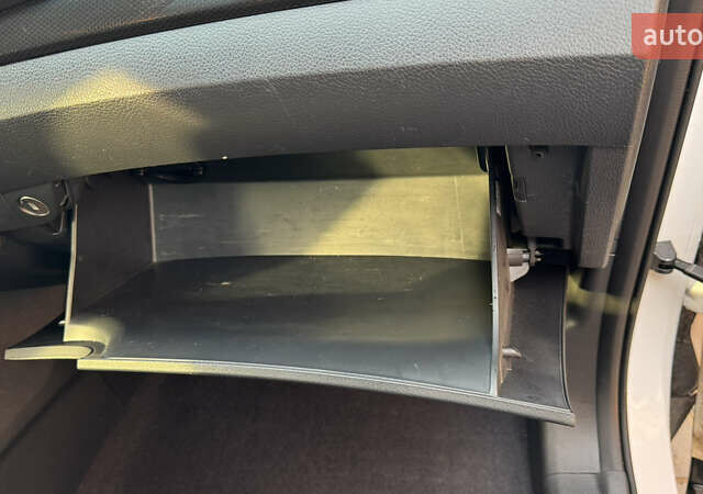 Білий Хендай Санта Фе, об'ємом двигуна 2.2 л та пробігом 141 тис. км за 22500 $, фото 73 на Automoto.ua