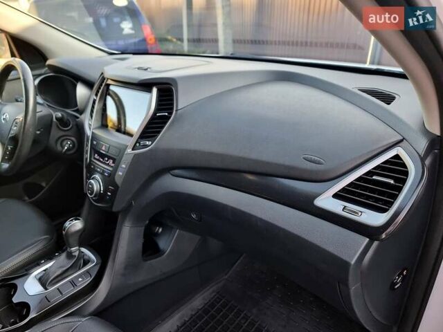 Белый Хендай Санта Фе, объемом двигателя 2.2 л и пробегом 146 тыс. км за 21200 $, фото 38 на Automoto.ua