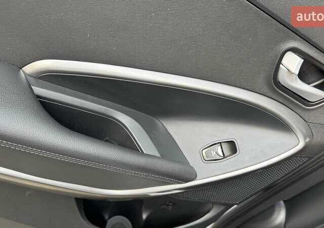 Білий Хендай Санта Фе, об'ємом двигуна 2.2 л та пробігом 141 тис. км за 22500 $, фото 123 на Automoto.ua