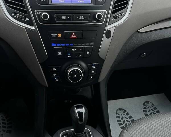 Белый Хендай Санта Фе, объемом двигателя 2.4 л и пробегом 236 тыс. км за 12999 $, фото 17 на Automoto.ua