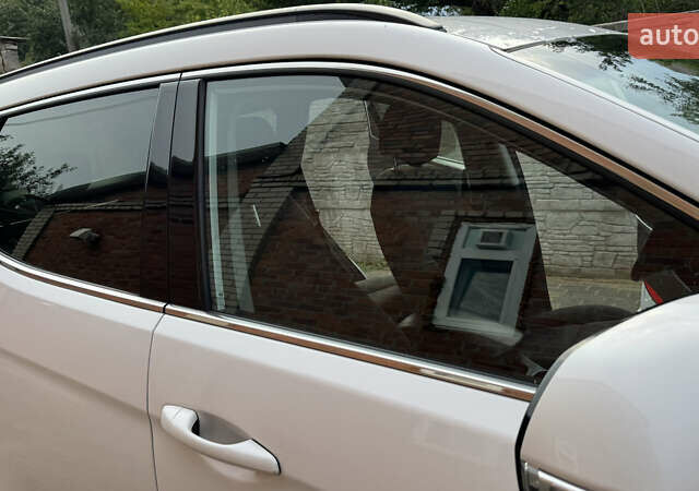 Білий Хендай Санта Фе, об'ємом двигуна 2.2 л та пробігом 141 тис. км за 22500 $, фото 25 на Automoto.ua