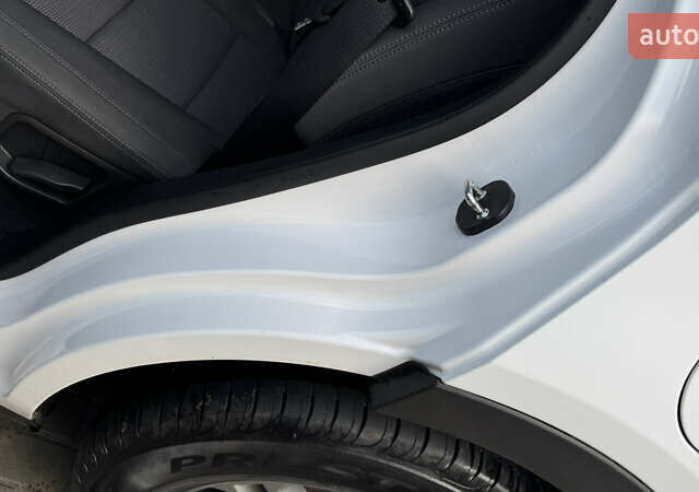 Білий Хендай Санта Фе, об'ємом двигуна 2.2 л та пробігом 141 тис. км за 22500 $, фото 121 на Automoto.ua