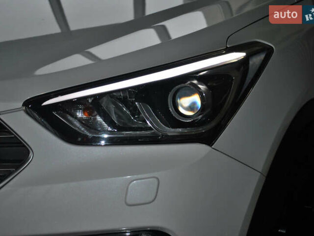 Белый Хендай Санта Фе, объемом двигателя 2.2 л и пробегом 109 тыс. км за 24900 $, фото 8 на Automoto.ua