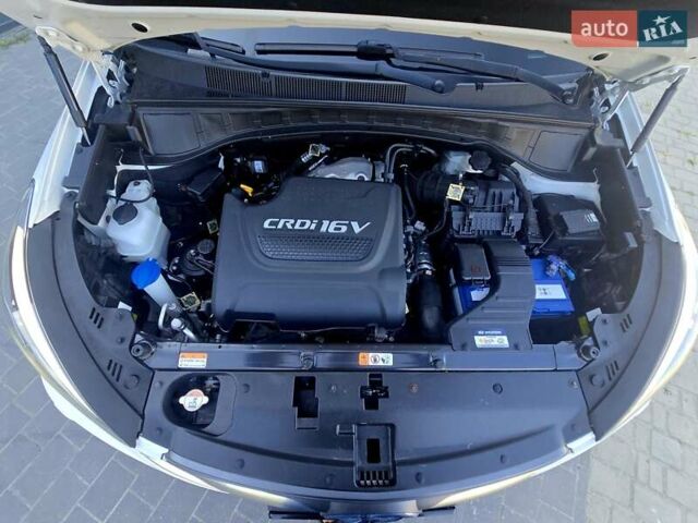 Белый Хендай Санта Фе, объемом двигателя 2.2 л и пробегом 146 тыс. км за 22950 $, фото 93 на Automoto.ua