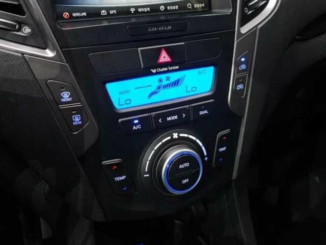 Белый Хендай Санта Фе, объемом двигателя 2 л и пробегом 151 тыс. км за 15550 $, фото 3 на Automoto.ua