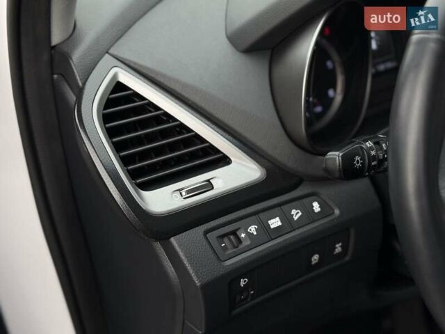 Белый Хендай Санта Фе, объемом двигателя 2.2 л и пробегом 141 тыс. км за 22900 $, фото 54 на Automoto.ua