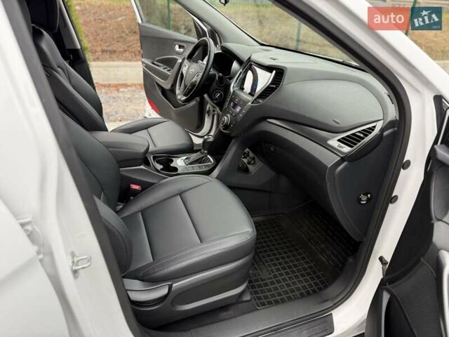 Белый Хендай Санта Фе, объемом двигателя 2.2 л и пробегом 141 тыс. км за 22900 $, фото 32 на Automoto.ua