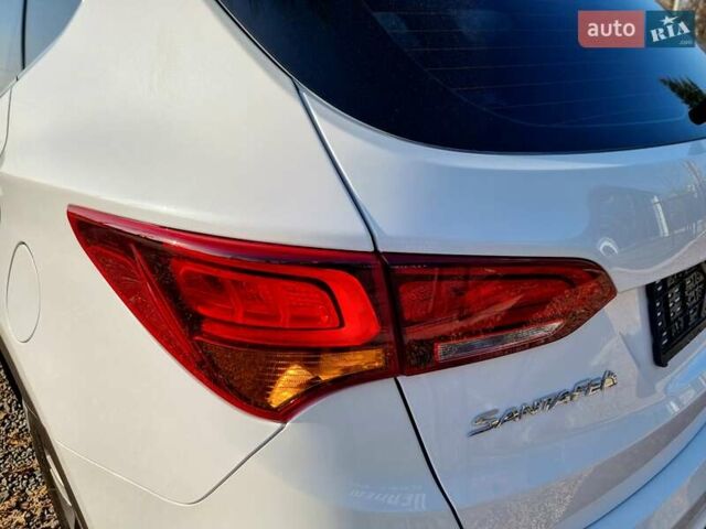 Белый Хендай Санта Фе, объемом двигателя 2.2 л и пробегом 146 тыс. км за 21200 $, фото 14 на Automoto.ua