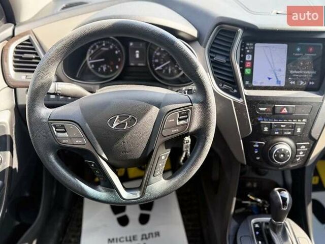 Белый Хендай Санта Фе, объемом двигателя 2.36 л и пробегом 65 тыс. км за 17500 $, фото 12 на Automoto.ua