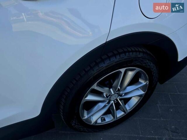 Белый Хендай Санта Фе, объемом двигателя 2.2 л и пробегом 146 тыс. км за 22950 $, фото 27 на Automoto.ua