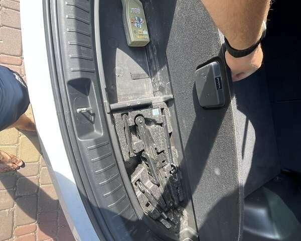 Хендай Санта Фе 2017 в Киеве на Automoto.ua Белый Хендай Санта Фе, объемом двигателя 2.2 л и пробегом 271 тыс. км за 17500 $, фото 26 на Automoto.ua