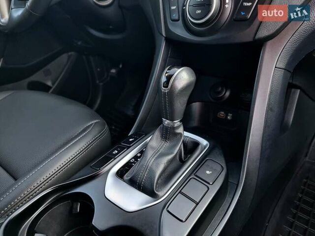 Белый Хендай Санта Фе, объемом двигателя 2.2 л и пробегом 146 тыс. км за 21200 $, фото 34 на Automoto.ua