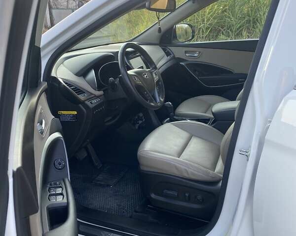 Белый Хендай Санта Фе, объемом двигателя 3.34 л и пробегом 92 тыс. км за 22500 $, фото 5 на Automoto.ua