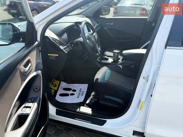 Белый Хендай Санта Фе, объемом двигателя 2.36 л и пробегом 65 тыс. км за 17500 $, фото 8 на Automoto.ua