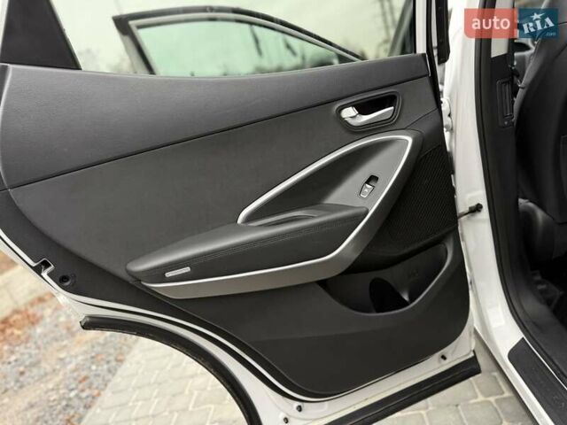 Белый Хендай Санта Фе, объемом двигателя 2.2 л и пробегом 141 тыс. км за 22900 $, фото 56 на Automoto.ua