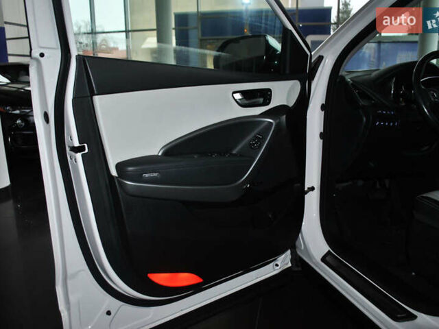 Белый Хендай Санта Фе, объемом двигателя 2.2 л и пробегом 109 тыс. км за 24900 $, фото 27 на Automoto.ua