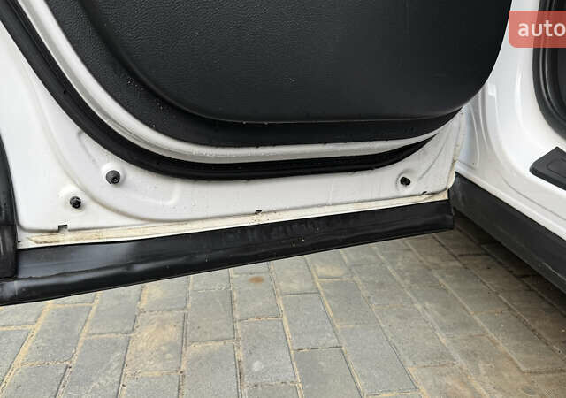 Білий Хендай Санта Фе, об'ємом двигуна 2.2 л та пробігом 141 тис. км за 22500 $, фото 127 на Automoto.ua