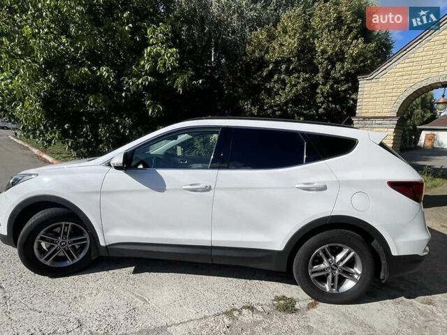 Хендай Санта Фе 2017 в Киеве на Automoto.ua Белый Хендай Санта Фе, объемом двигателя 2.2 л и пробегом 271 тыс. км за 17500 $, фото 3 на Automoto.ua