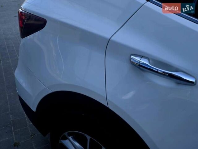 Белый Хендай Санта Фе, объемом двигателя 2.2 л и пробегом 146 тыс. км за 22950 $, фото 35 на Automoto.ua