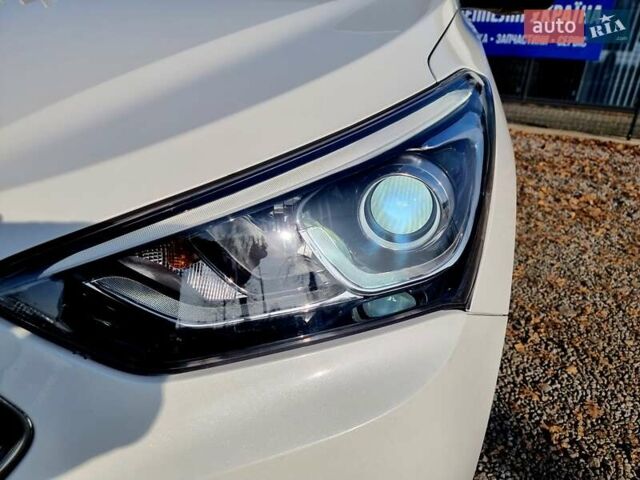 Белый Хендай Санта Фе, объемом двигателя 2.2 л и пробегом 146 тыс. км за 21200 $, фото 16 на Automoto.ua