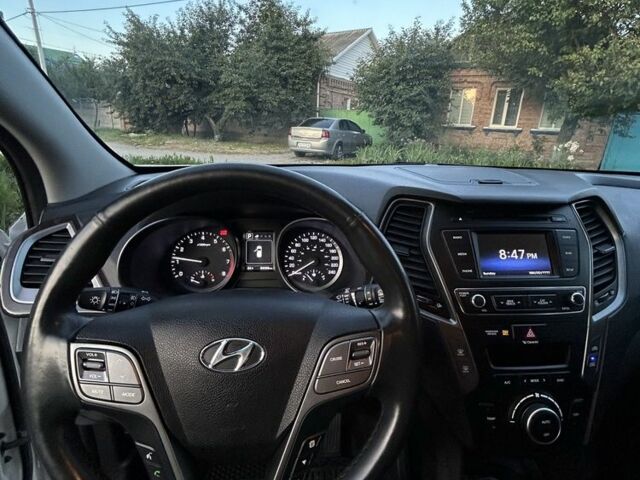 Белый Хендай Санта Фе, объемом двигателя 2.4 л и пробегом 920 тыс. км за 15500 $, фото 2 на Automoto.ua