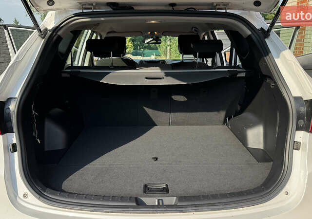 Білий Хендай Санта Фе, об'ємом двигуна 2.2 л та пробігом 141 тис. км за 22500 $, фото 159 на Automoto.ua