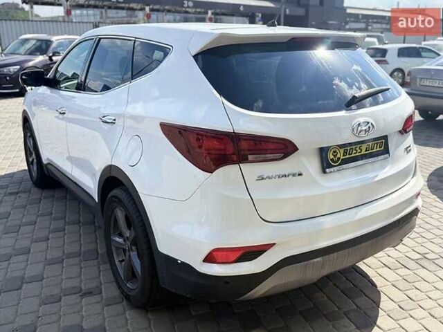 Белый Хендай Санта Фе, объемом двигателя 2.36 л и пробегом 65 тыс. км за 17500 $, фото 4 на Automoto.ua