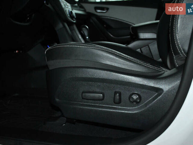 Белый Хендай Санта Фе, объемом двигателя 2.2 л и пробегом 109 тыс. км за 24900 $, фото 30 на Automoto.ua