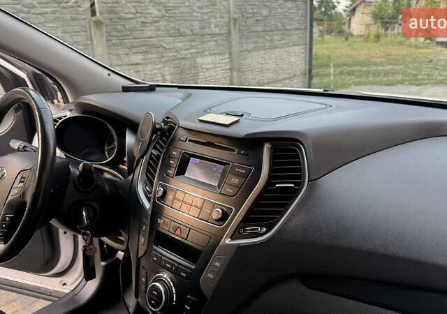 Білий Хендай Санта Фе, об'ємом двигуна 2.2 л та пробігом 141 тис. км за 22500 $, фото 78 на Automoto.ua