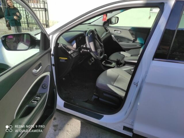 Белый Хендай Санта Фе, объемом двигателя 2.4 л и пробегом 145 тыс. км за 13100 $, фото 5 на Automoto.ua