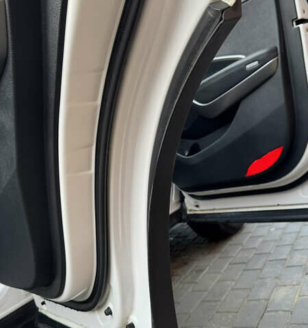 Білий Хендай Санта Фе, об'ємом двигуна 2.2 л та пробігом 141 тис. км за 22500 $, фото 115 на Automoto.ua