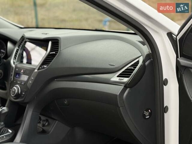 Белый Хендай Санта Фе, объемом двигателя 2.2 л и пробегом 141 тыс. км за 22900 $, фото 40 на Automoto.ua