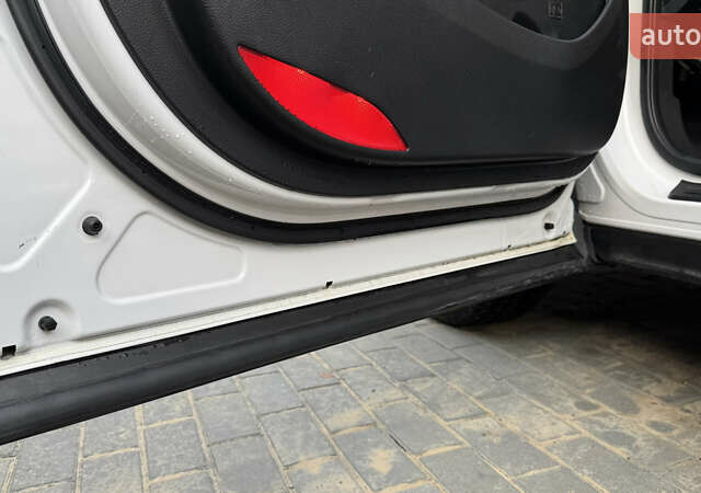 Білий Хендай Санта Фе, об'ємом двигуна 2.2 л та пробігом 141 тис. км за 22500 $, фото 64 на Automoto.ua