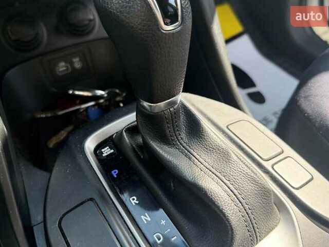 Белый Хендай Санта Фе, объемом двигателя 2.36 л и пробегом 65 тыс. км за 17500 $, фото 18 на Automoto.ua