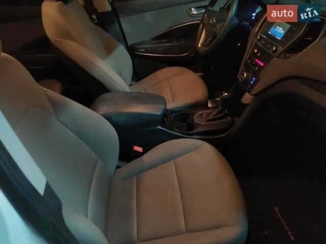 Белый Хендай Санта Фе, объемом двигателя 2.4 л и пробегом 172 тыс. км за 15000 $, фото 2 на Automoto.ua