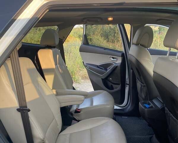 Белый Хендай Санта Фе, объемом двигателя 3.34 л и пробегом 92 тыс. км за 22500 $, фото 15 на Automoto.ua