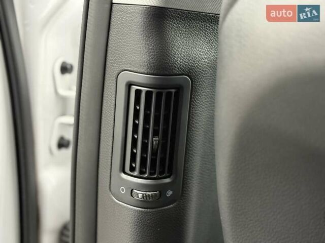 Белый Хендай Санта Фе, объемом двигателя 2.2 л и пробегом 141 тыс. км за 22900 $, фото 50 на Automoto.ua