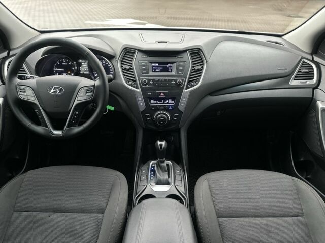 Белый Хендай Санта Фе, объемом двигателя 2.2 л и пробегом 281 тыс. км за 15900 $, фото 2 на Automoto.ua