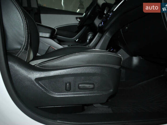 Белый Хендай Санта Фе, объемом двигателя 2.2 л и пробегом 109 тыс. км за 24900 $, фото 56 на Automoto.ua