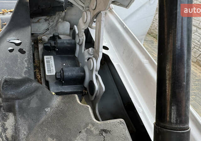 Білий Хендай Санта Фе, об'ємом двигуна 2.2 л та пробігом 141 тис. км за 22500 $, фото 36 на Automoto.ua