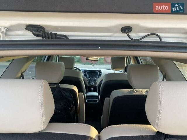 Белый Хендай Санта Фе, объемом двигателя 3.34 л и пробегом 92 тыс. км за 22500 $, фото 13 на Automoto.ua