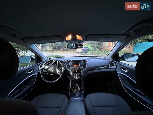 Белый Хендай Санта Фе, объемом двигателя 2.4 л и пробегом 920 тыс. км за 15500 $, фото 3 на Automoto.ua